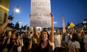 Green Pass, proteste e fiaccolate in tutta Italia: c'era anche la Lega 