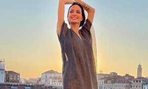 Angelina Jolie incanta Venezia, la diva nei luoghi dove girò 