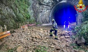 Esonda il lago di Como, strade allagate: frane e smottamenti nel Lecchese