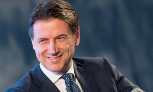 Afghanistan, Conte chiede dialogo con i Talebani, bufera sul leader 5S che intanto pensa al futuro