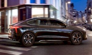 Auto elettriche, ecco Mobilize Limo: la nuova berlina per taxi ed Ncc