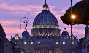 Vaticano, la chiesa deve affrontare i suoi problemi interni: in primo piano corruzione e pedofilia