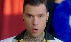 Seat Music Awards, Pio e Amedeo attaccano Fedez: lui replica con il dito medio