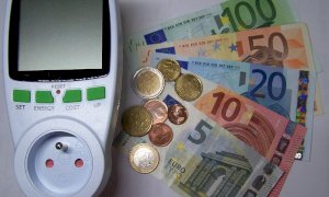 Bollette, previsti aumenti su luce e gas, come evitare la stangata di fine estate?