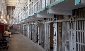 Carcere di Frosinone: un detenuto minaccia agenti e spara contro 3 compagni di cella