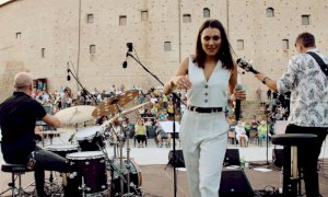 Simona Molinari, l'artista presenta il nuovo brano 