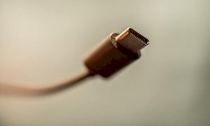 Europa, l'idea di un caricabatterie unico. La richiesta a Apple di utilizzare modelli standard