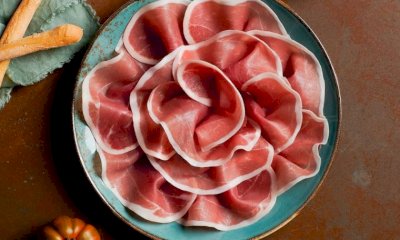 Prosciutto in vaschetta, il trucco per scegliere il migliore