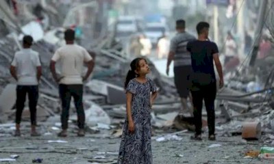 Gaza, bombe sul capo profughi