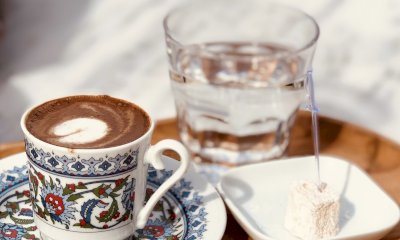 È meglio bere un bicchiere d'acqua primo dopo il caffé?