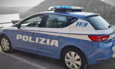 Donna trovata morta nel baule della camera da letto