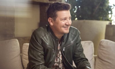 Jeremy Renner festeggia un anno dall'incidente: come sta oggi