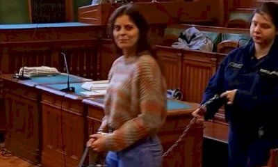 Ilaria Salis in carcere in Ungheria: legata mani e piedi